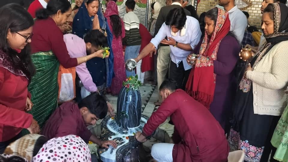 Maha Shivratri 2026 celebration Chandigarh saketri shiv temple 50 thousand devotees came