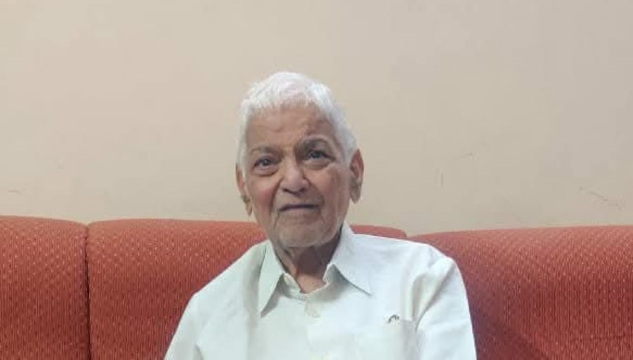 Indore News: Former Vice Chancellor of Devi Ahilya Vishwavidyalaya Dr. Bharat Chhaparwal passes away