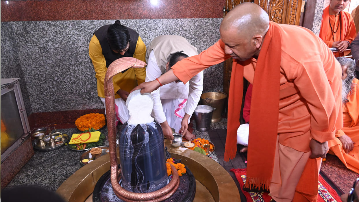 CM Yogi performed Rudrabhishek of Lord Mahadev at the Shaktipeeth of Gorakhnath Temple in Gorakhpur.