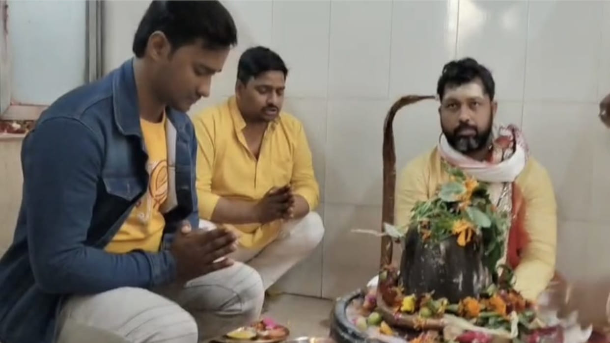 Devotees pray for India's victory at Shiva temples in Gorakhpur