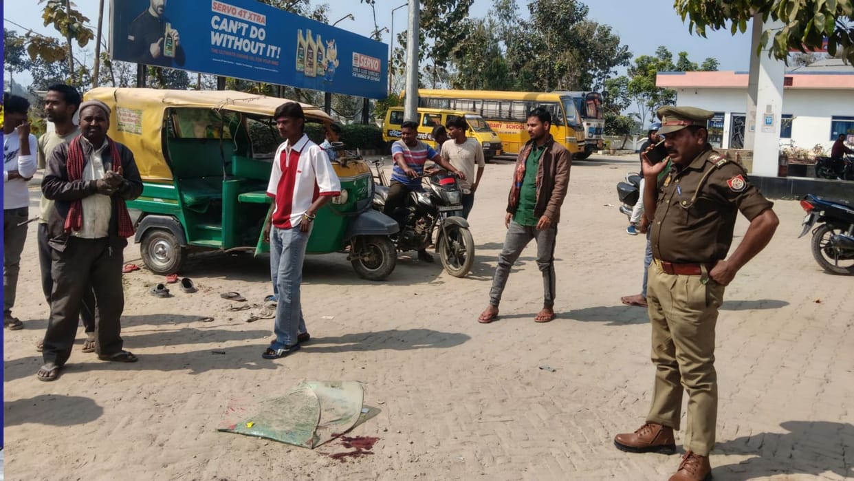 Three people died in two road accidents in Azamgarh