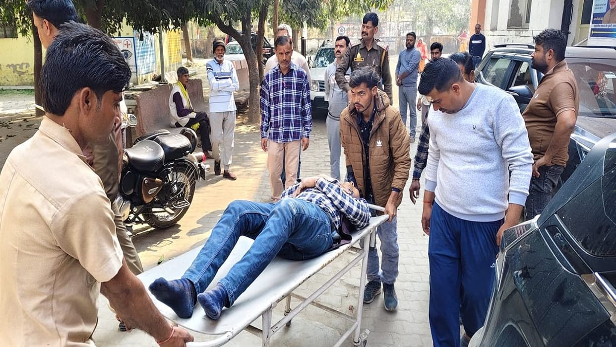 bloody clash between two groups injuring ten people in Shahjahanpur