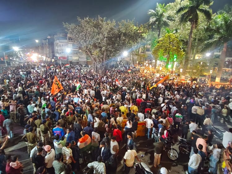 Indore: भारतीय जीत का जश्न मना इंदौर के राजवाड़ा पर, देशभक्ति के नारे गूंजे