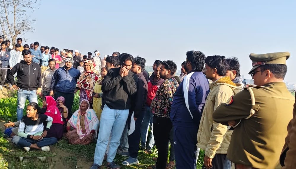 Kannauj Body of youth found hanging from tree family alleges murder says he was killed even after apologizing