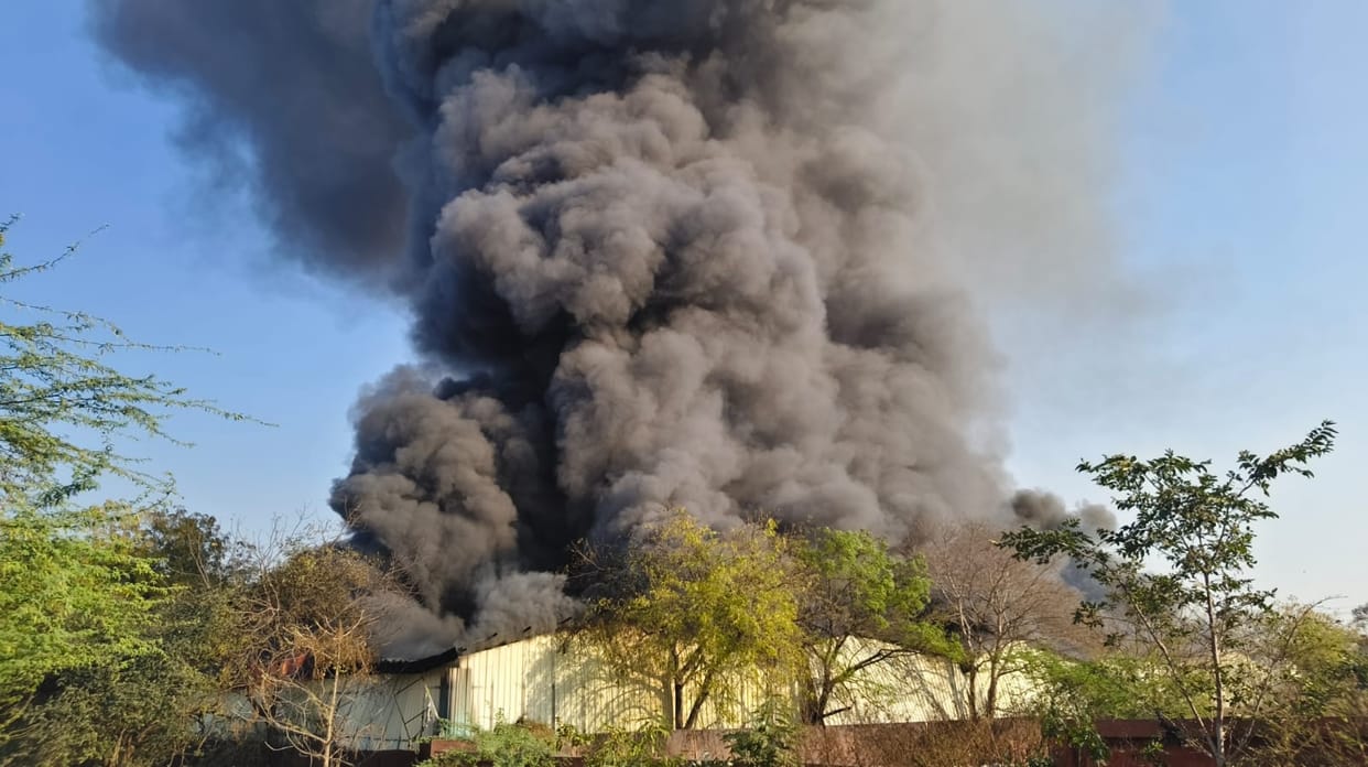 Bhopal News: Massive fire at a fabrication and furniture factory-warehouse in Bhopal, evacuating nearby settle