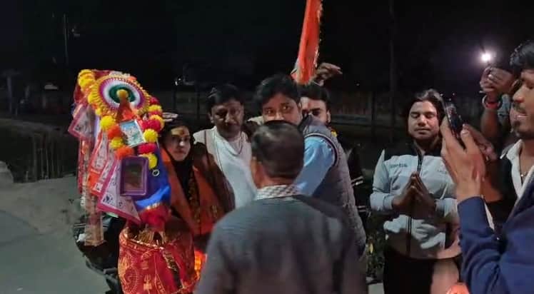 Muslim girl devotion to Shiva Wearing burqa carried Kanwar on shoulder