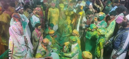 लठामार होली की पहली चौपाई