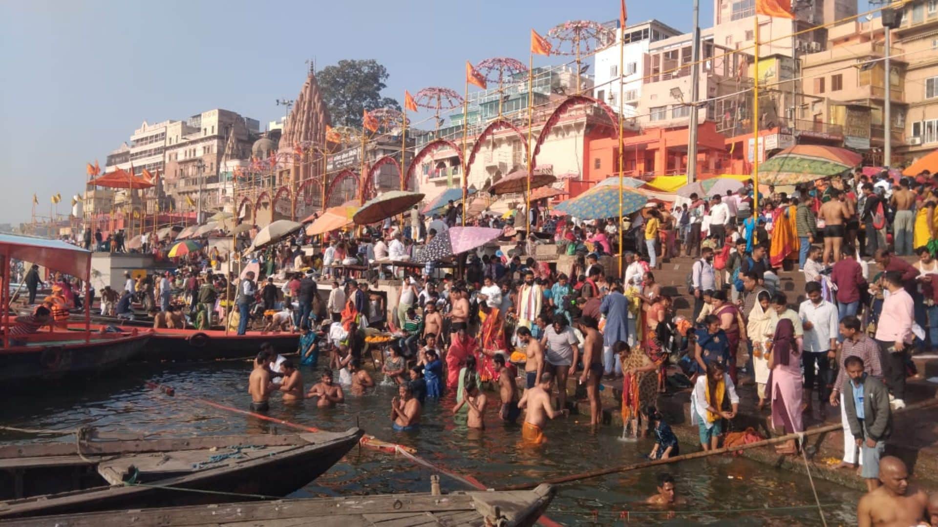 Maha Shivratri Varanasi 2026: 4 Lakh Devotees Visit Kashi Vishwanath Dham Crowd Today Photos