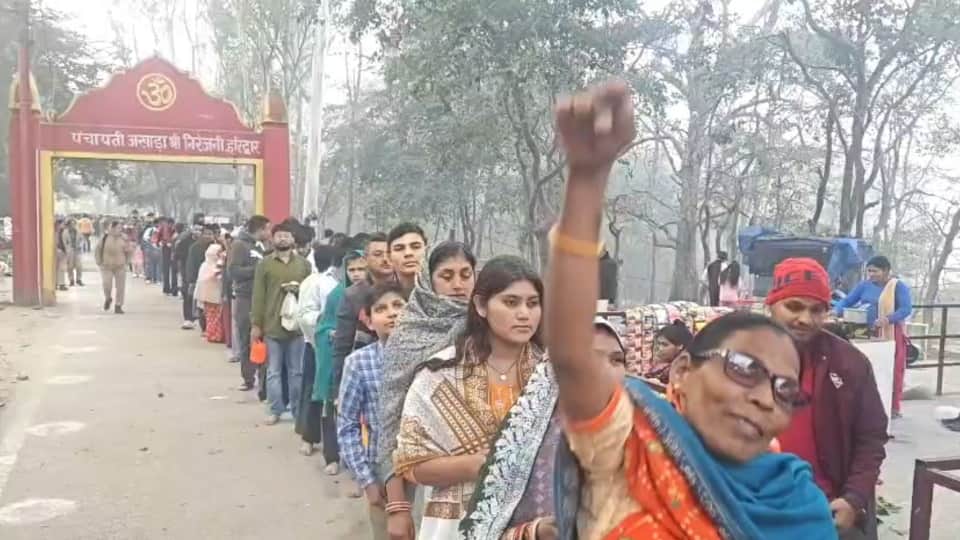 Maha Shivratri 2026 Huge Crowd in Lord Shiva temples for jalabhishek over Uttarakhand Photos