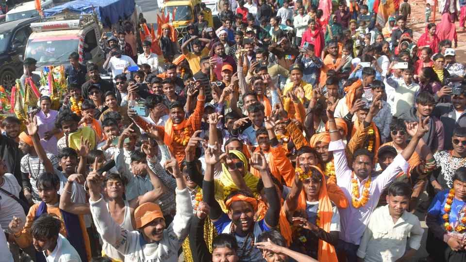 Mahashivratri 2026: Echoes of Har Har Mahadev, queues at temples for Jalabhishek, colours of faith pictures