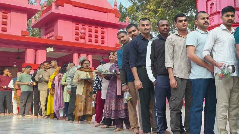 Mahashivratri 2026: Echoes of Har Har Mahadev, queues at temples for Jalabhishek, colours of faith pictures