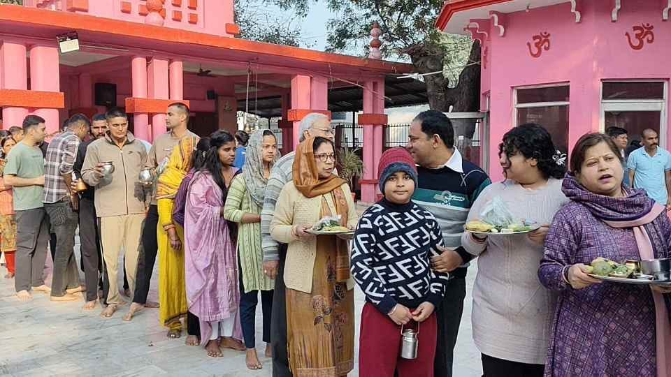 Mahashivratri 2026: Echoes of Har Har Mahadev, queues at temples for Jalabhishek, colours of faith pictures