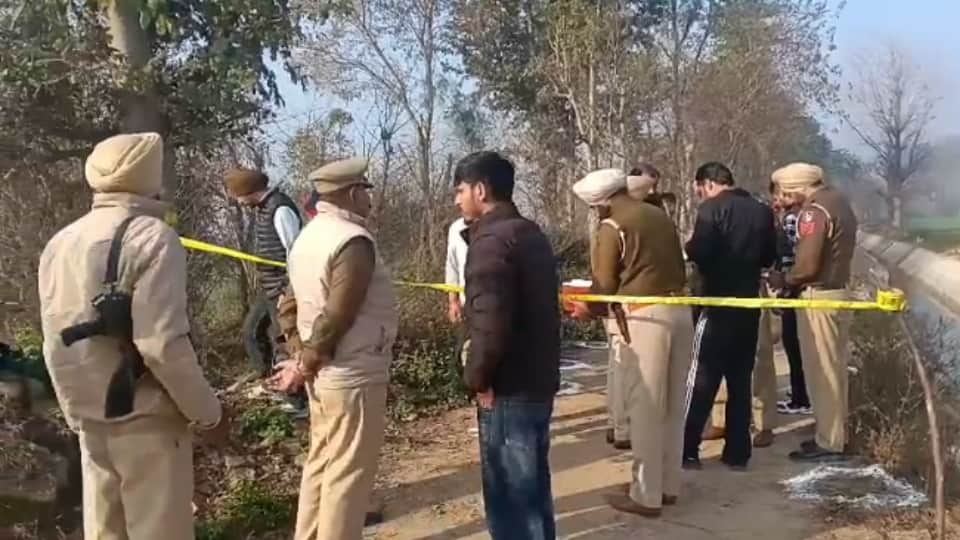 मौके पर पुलिस टीम।