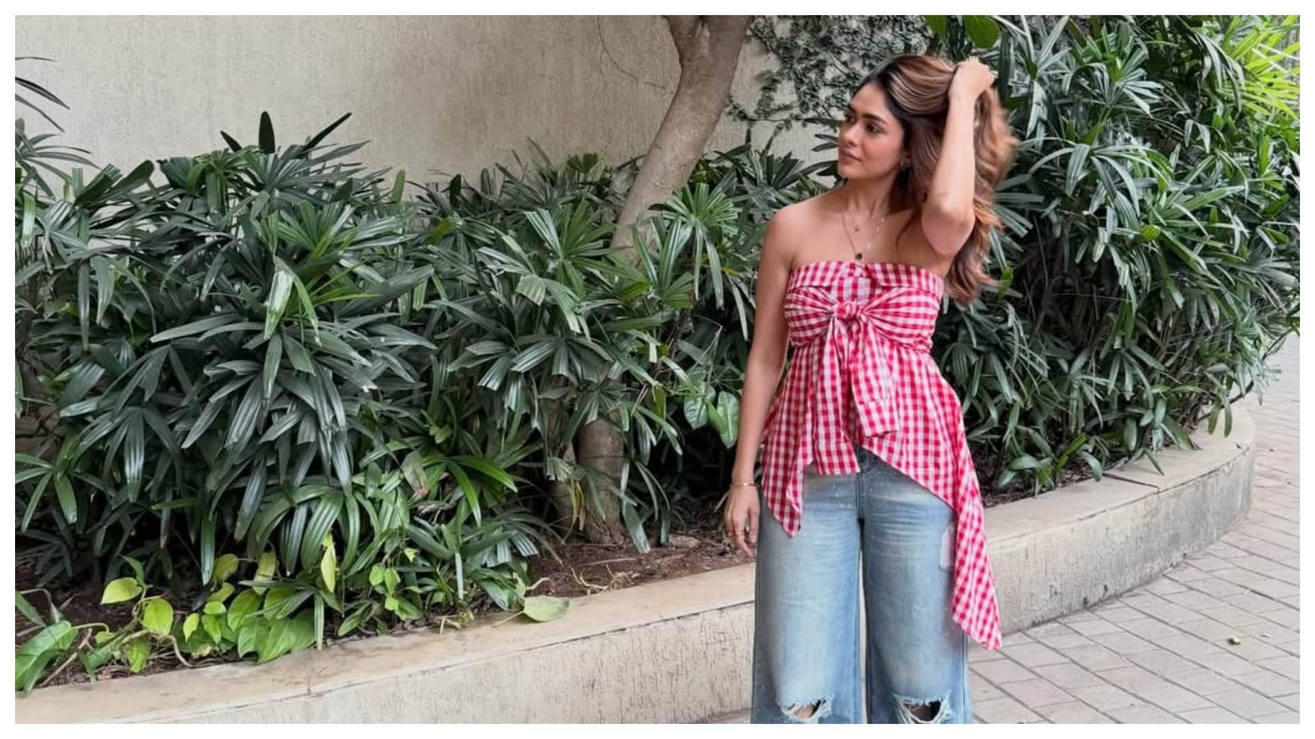 do deewane shaher mein actress mrunal thakur share post with siddhant chaturvedi write Deewani