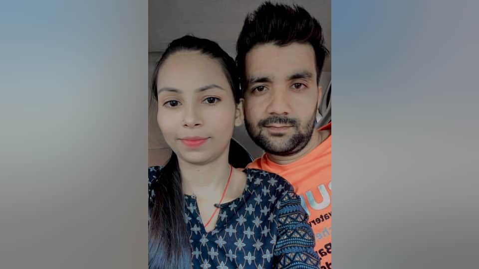Young man shot his girlfriend in car and then suicide Both shot with a pistol pointed at their heads IN noida