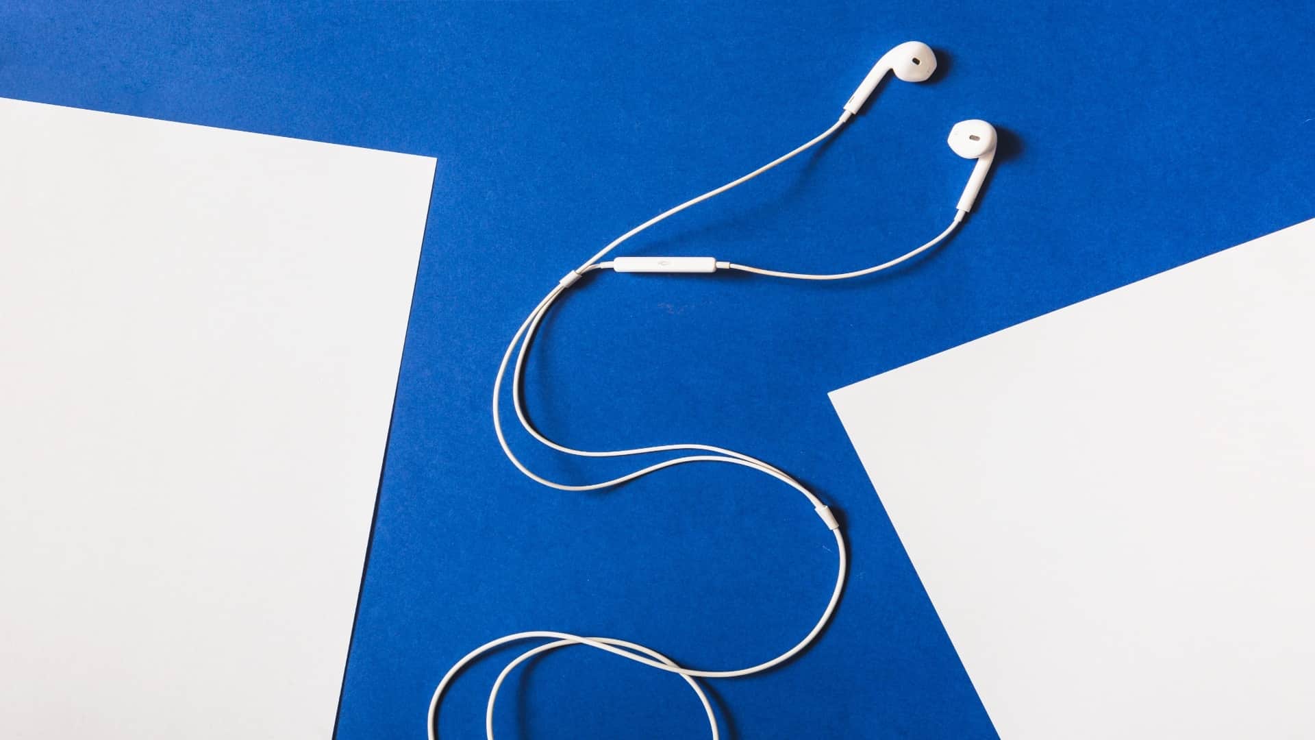 Headphones vs Earphones vs Earbuds: Which One Should You Buy? Audio Guide