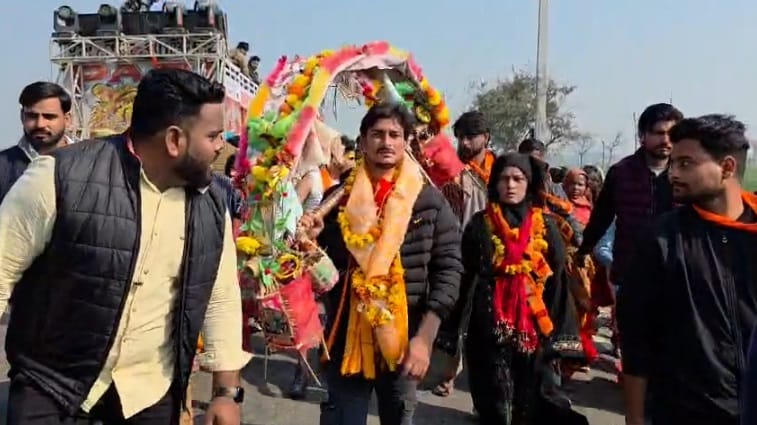 After wish of love marriage fulfilled Muslim woman brought Kanwar from Haridwar and Jalabhishek to shiva