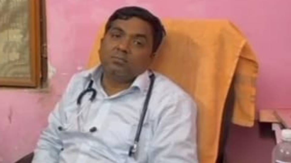 DM removed CHC Superintendent in case of indecency and extortion from ANM-Asha Bahus In Bahraich