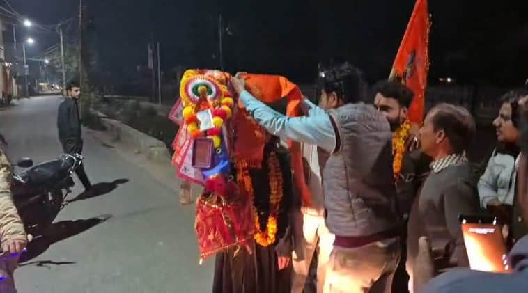 Muslim girl devotion to Shiva Wearing burqa carried Kanwar on shoulder