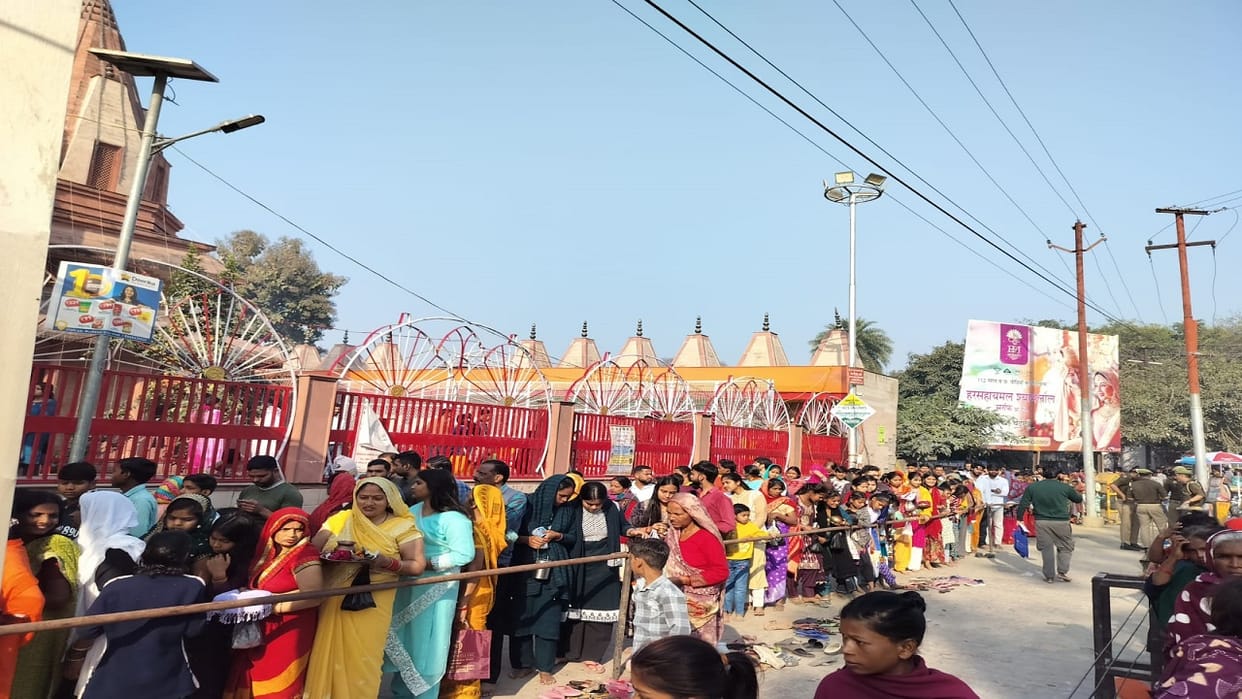 devotees performed abhishek with Ganga Jal on Mahashivratri in Budaun
