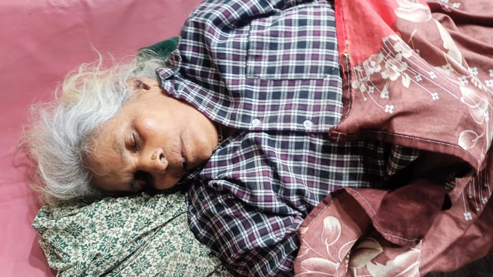 Sons abandon sick mother at graveyard in Agra