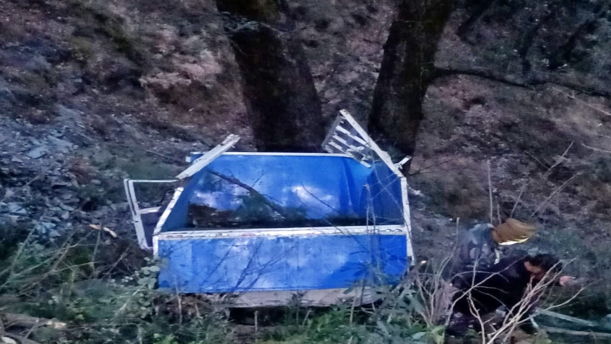 Himachal Accident Jeep crashes in Saraj on Shivratri died three youths