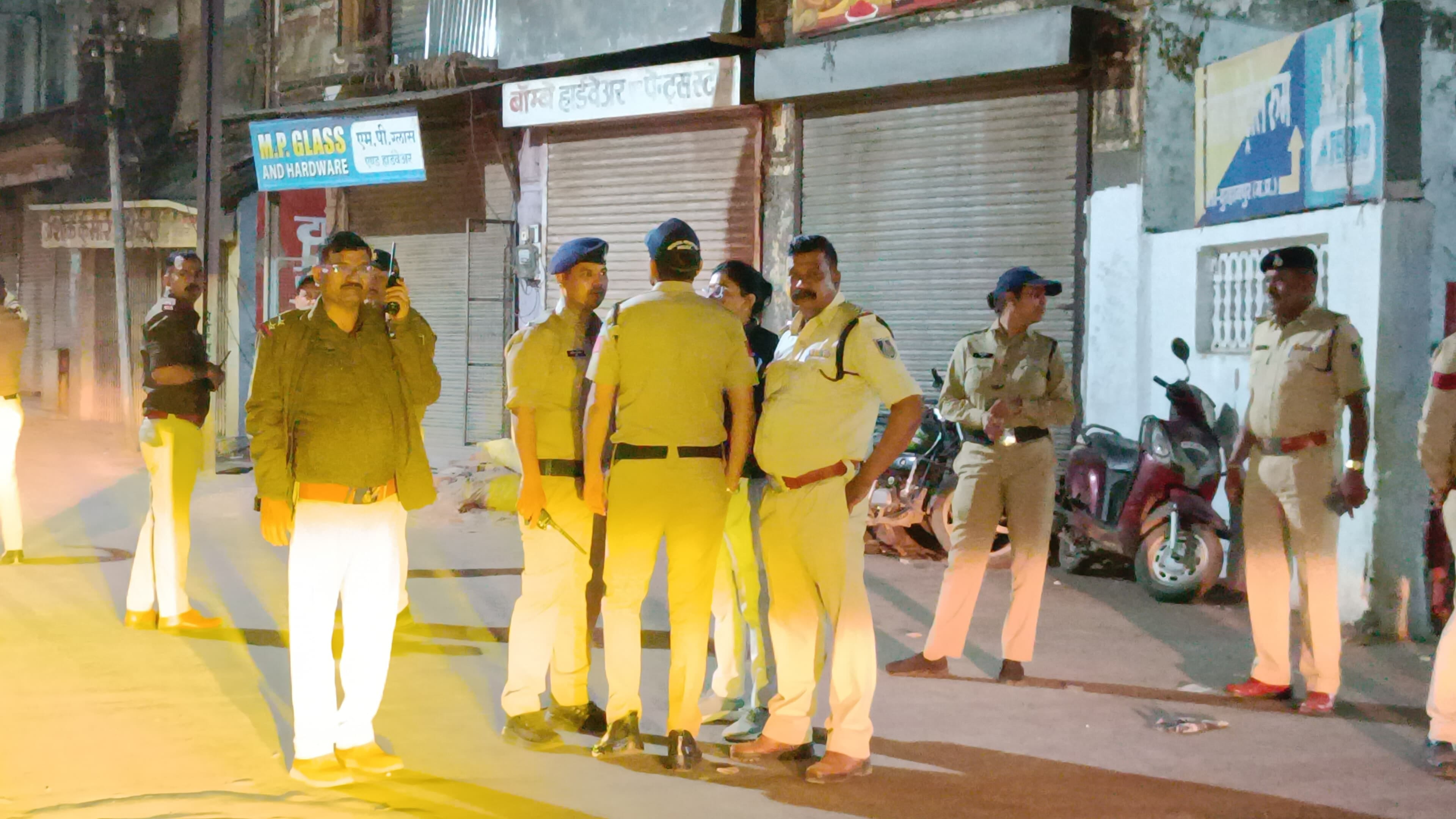 बुरहानपुर में तनाव के हालात के बीच पुलिस टीम ने मोर्चा संभाला