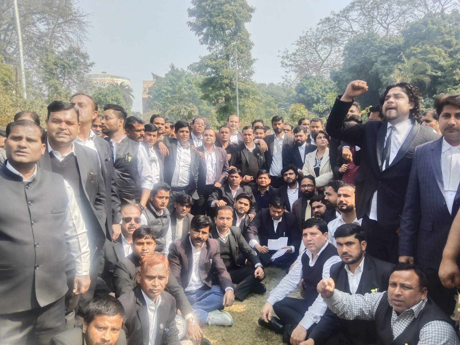 Farooq murder case: Lawyers outraged over the murder of a colleague in Rampur; SP removes SHO