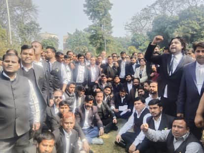 Farooq murder case: Lawyers outraged over the murder of a colleague in Rampur; SP removes SHO