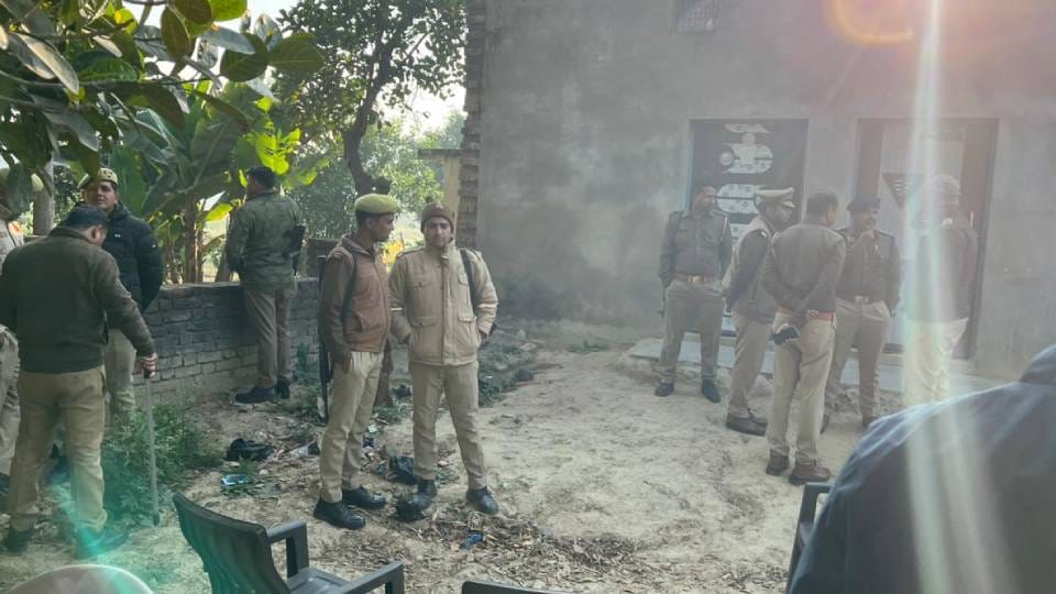 Truck driver murdered by slitting throat in Sultanpur police interrogating wife