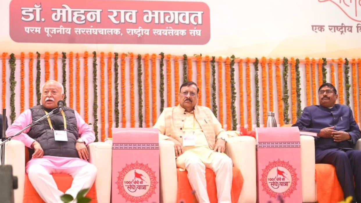 Social harmony meeting in Gorakhpur, RSS chief interacted with representatives of various castes and sects.