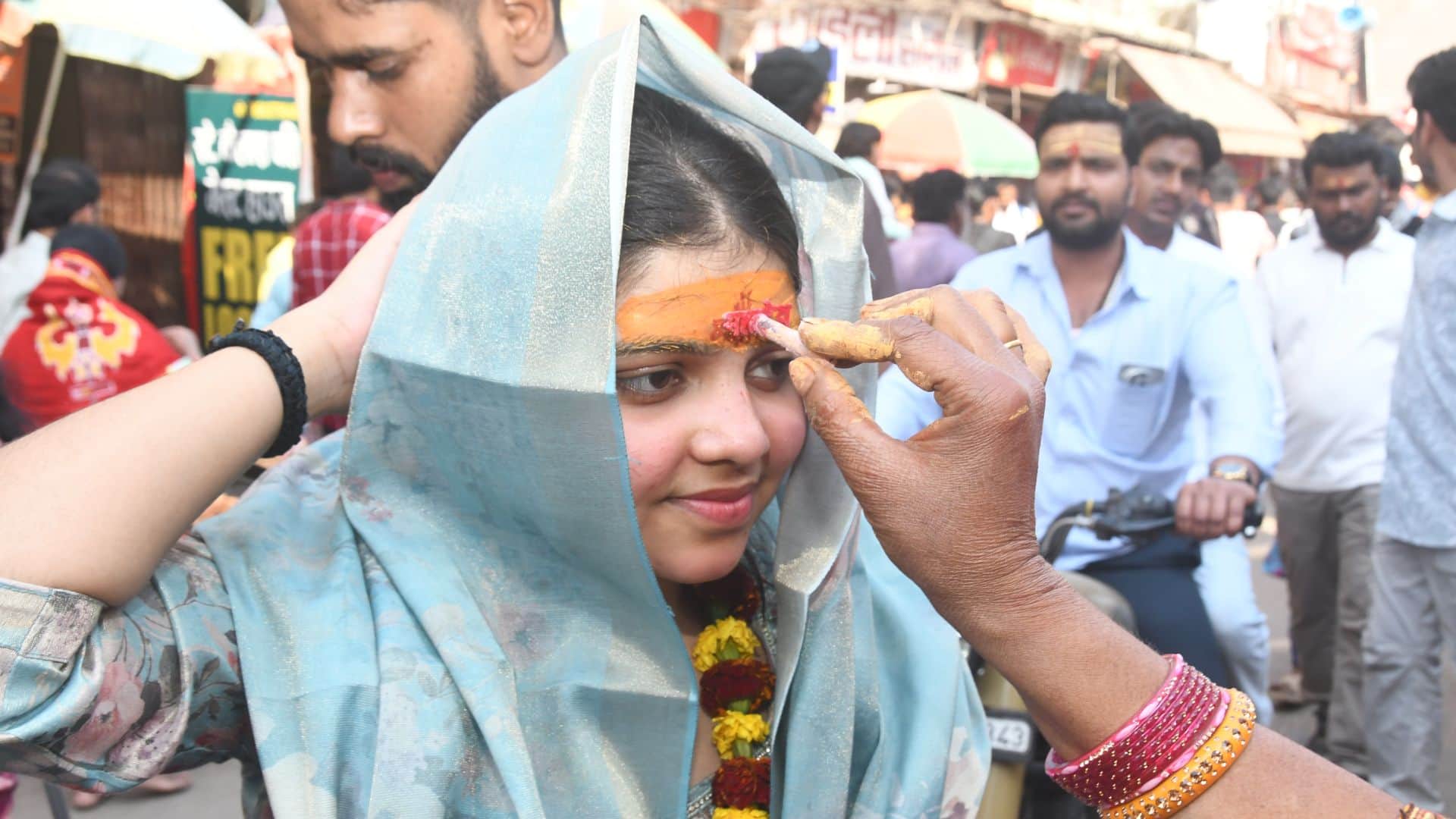 Kashi Vishwanath Temple viral reel of police officer making announcement in Varanasi