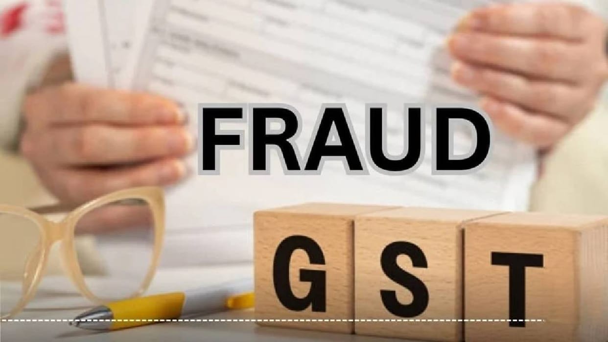 UP: Gang busted for tax evasion of 2.75 crores by creating fake firms, gang used to sell ITC to businessmen