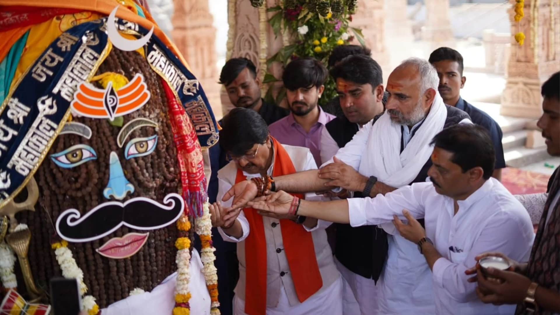 सीहोर कुबेरेश्वरधाम पहुंचे मंत्री कैलाश विजयवर्गीय