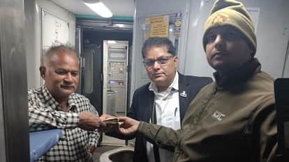 TTE Returns 54,300 Lost in Magadh Express Sets Example of Honesty
