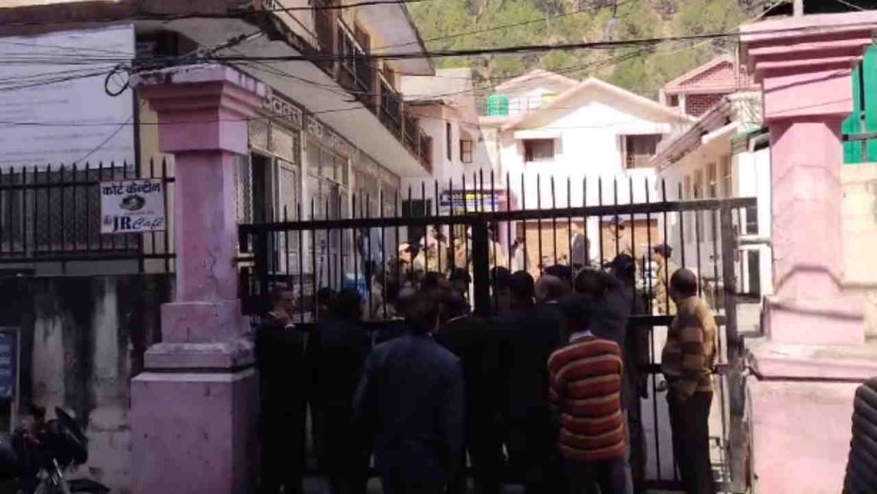 Bomb threat Nainital Uttarkashi district court bomb threat security agencies alert Uttarakhand News in hindi
