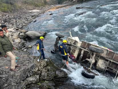 Accident: Vehicle falls into Tons river, driver from Himachal Pradesh missing, SDRF and police team searching