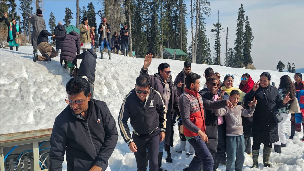 Jammu Kashmir Weather Day temperature rises nine degrees above normal