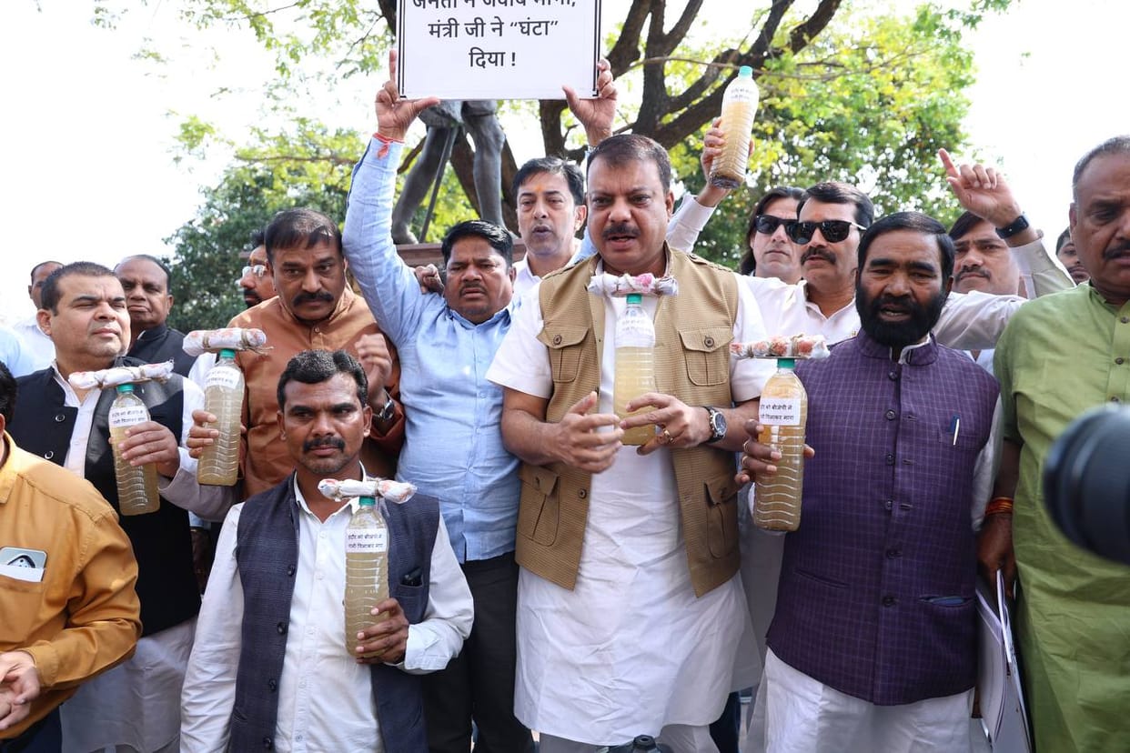 MP News: Ruckus in the assembly over the Indore death case, Congress demanded the minister's resignation by wa