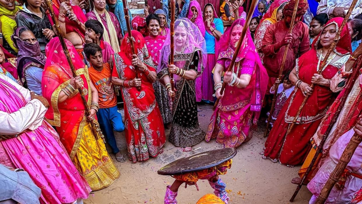 Lathmar Holi Kab Kahan Dekhen Barsana Holi 2026 Travel Tips