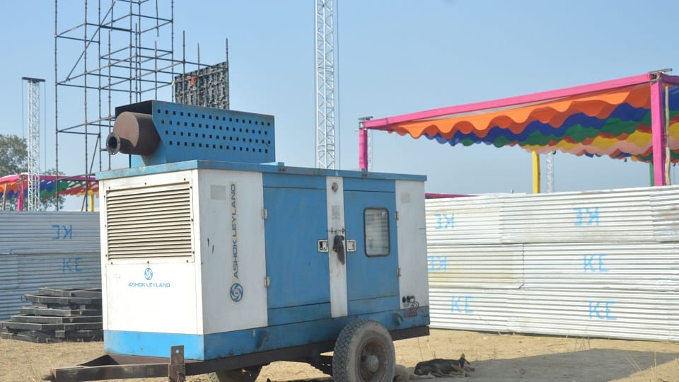 Diesel Generators Spew Smoke at Taj Mahotsav Venue Despite TTZ Ban