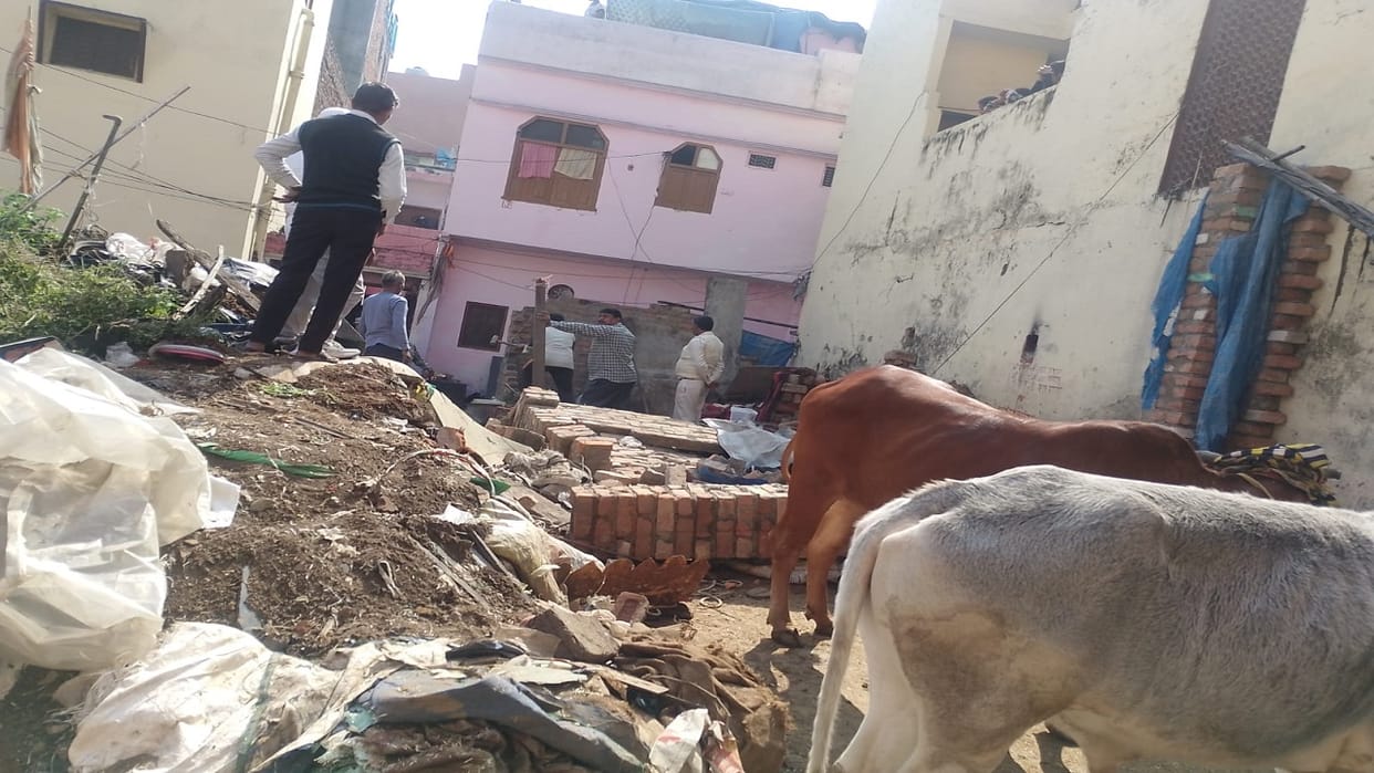 Municipal Corporation bulldozers run on illegal encroachments in Bareilly