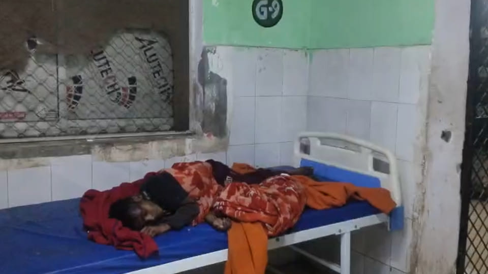 Hardoi: body of a teenage girl lay on a bed in the emergency ward for hours