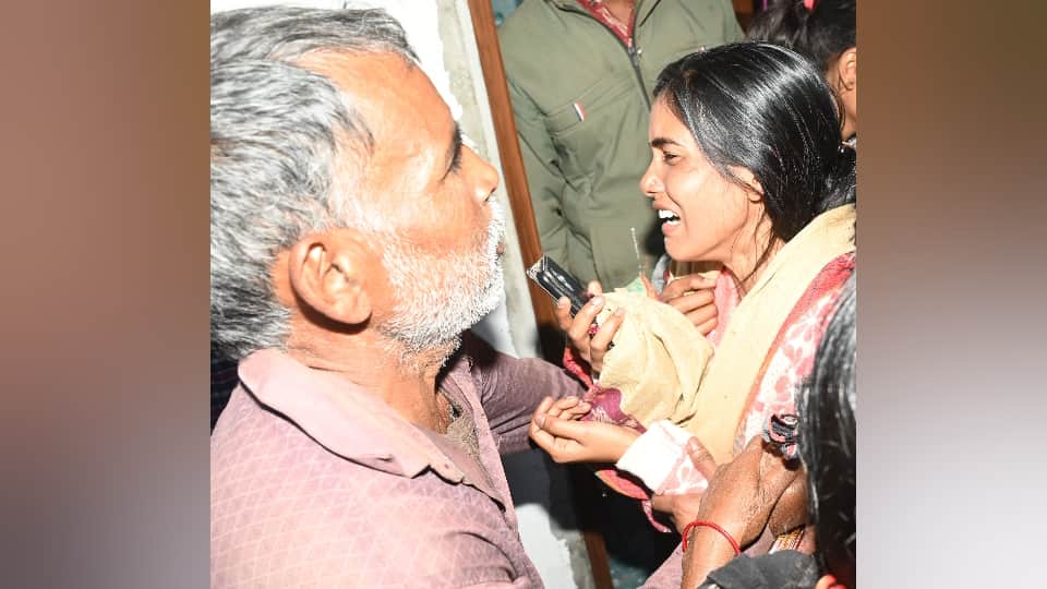 Retired army man shot his wife and son then suicide In Kanpur