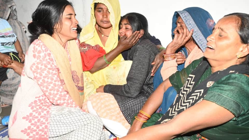 Kanpur Murder And Suicide Case Online gambling addiction made him indebted, even farm and house were sold