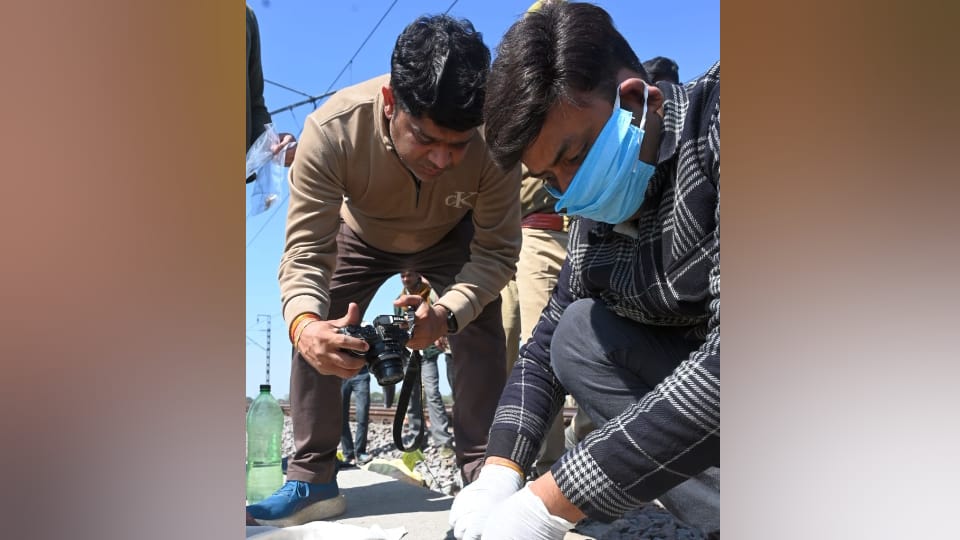 Kanpur Murder And Suicide Bullet ruptured Sunita eye damaged head 3 doctors post-mortem of All Three bodies