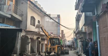 Farrukhabad coaching centre misdeed case Babas bulldozer roared against illegal encroachment of criminals