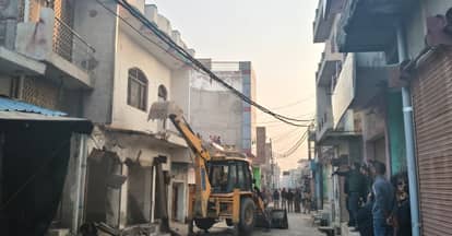 Farrukhabad coaching centre misdeed case Babas bulldozer roared against illegal encroachment of criminals