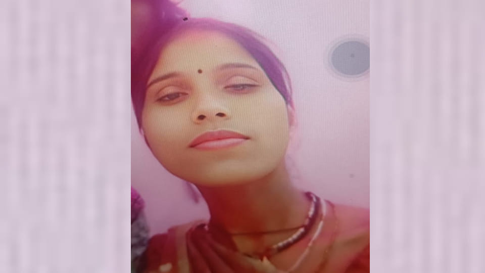 Fatehpur: A married woman burned to death inside her home under suspicious circumstances