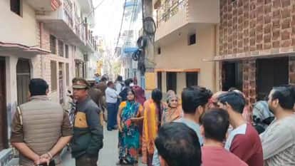 married woman found hanging In Sitapur bleeding from her head mother-in-law fled scene